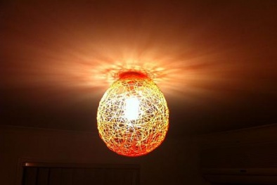 Làm lồng đèn bằng len trang trí nhà ngày Tết